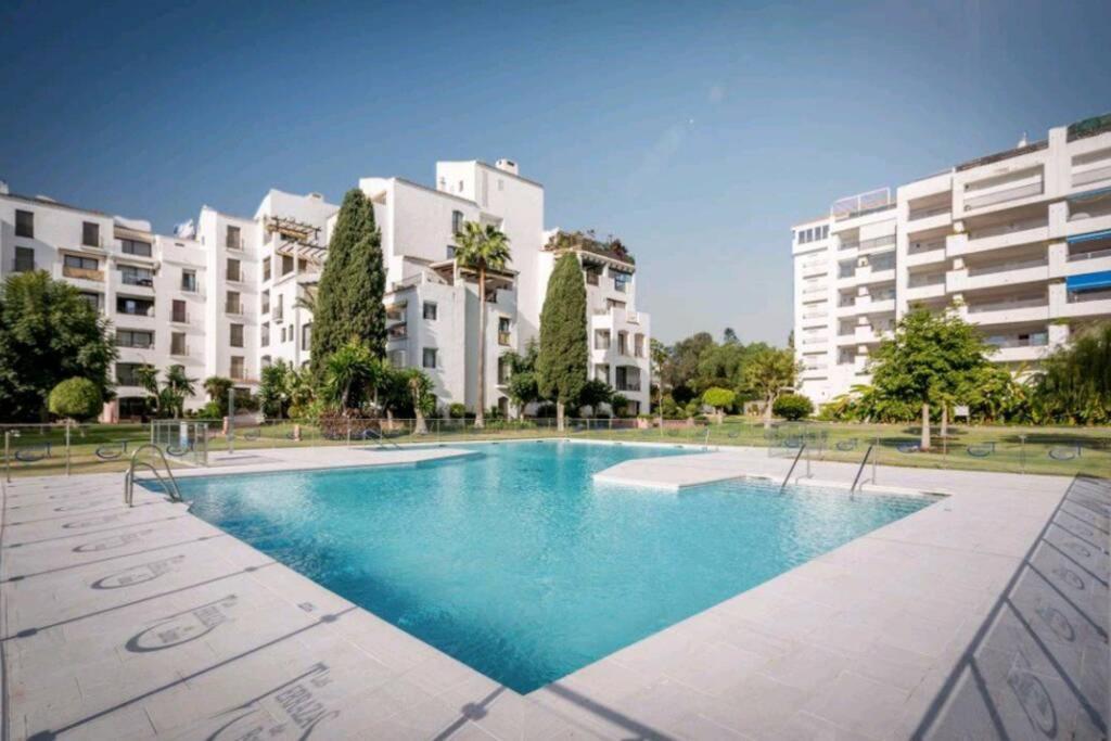 Central & Renovated Studio With Pool In Puerto Banus Apartemen