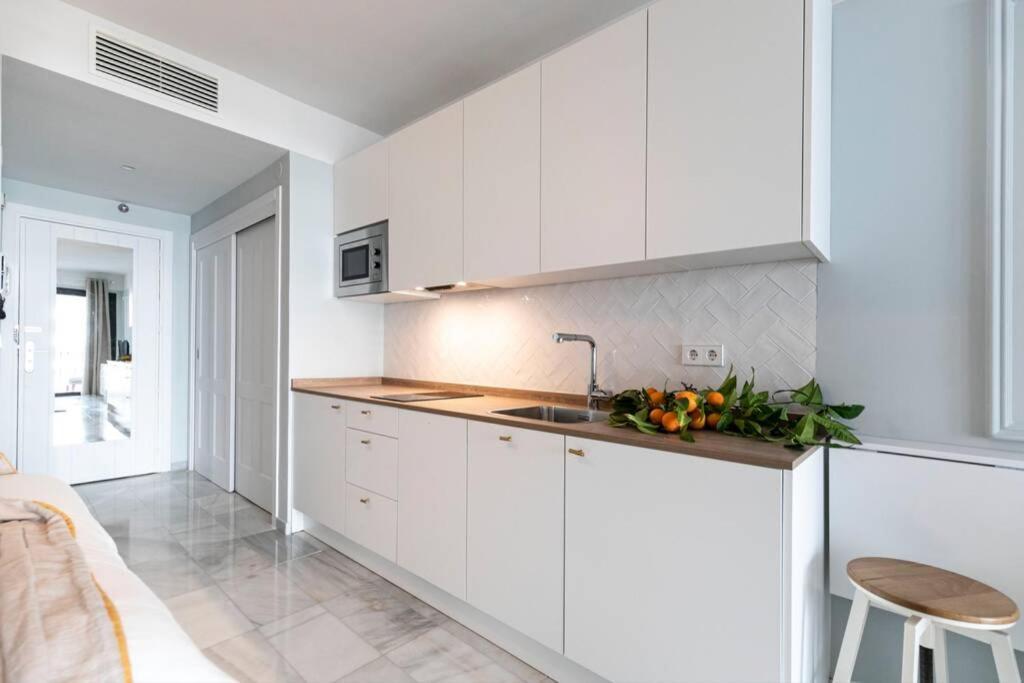 Central & Renovated Studio With Pool In Puerto Banus Appartement